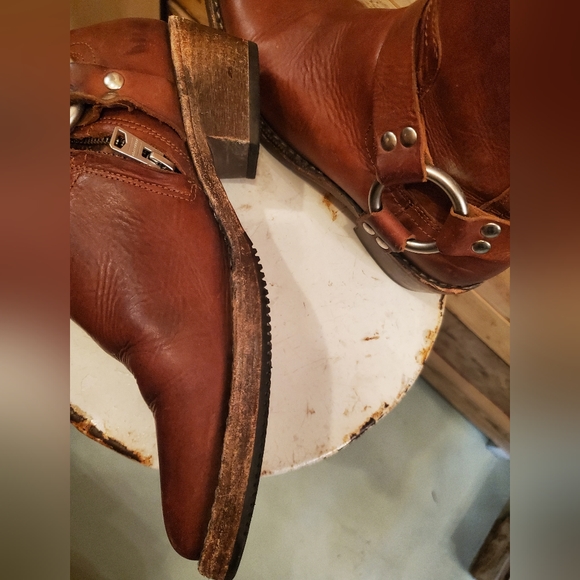 Boots - Picture 3 of 8